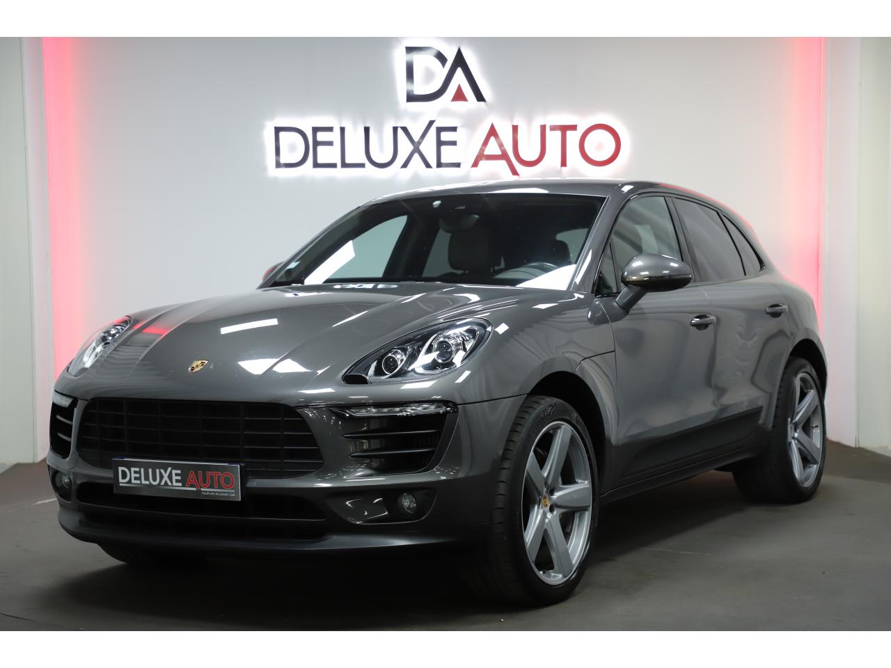 PORSCHE MACAN