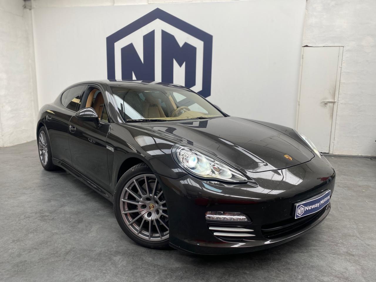 PORSCHE PANAMERA