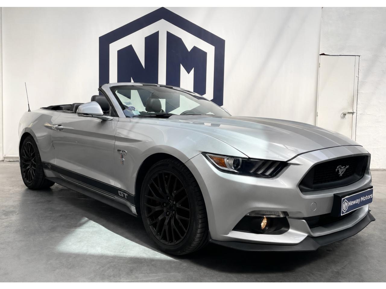 FORD MUSTANG
