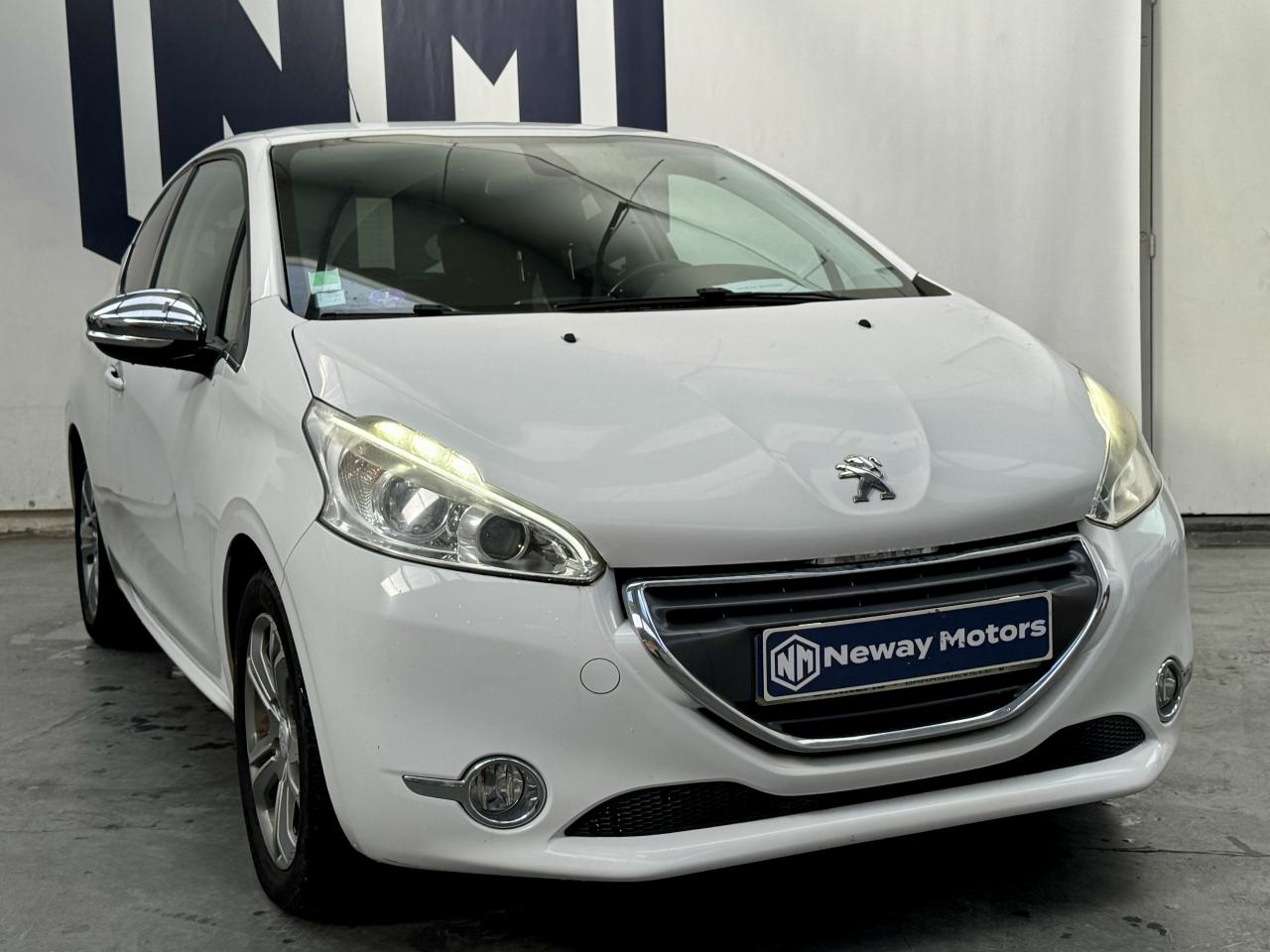 PEUGEOT 208