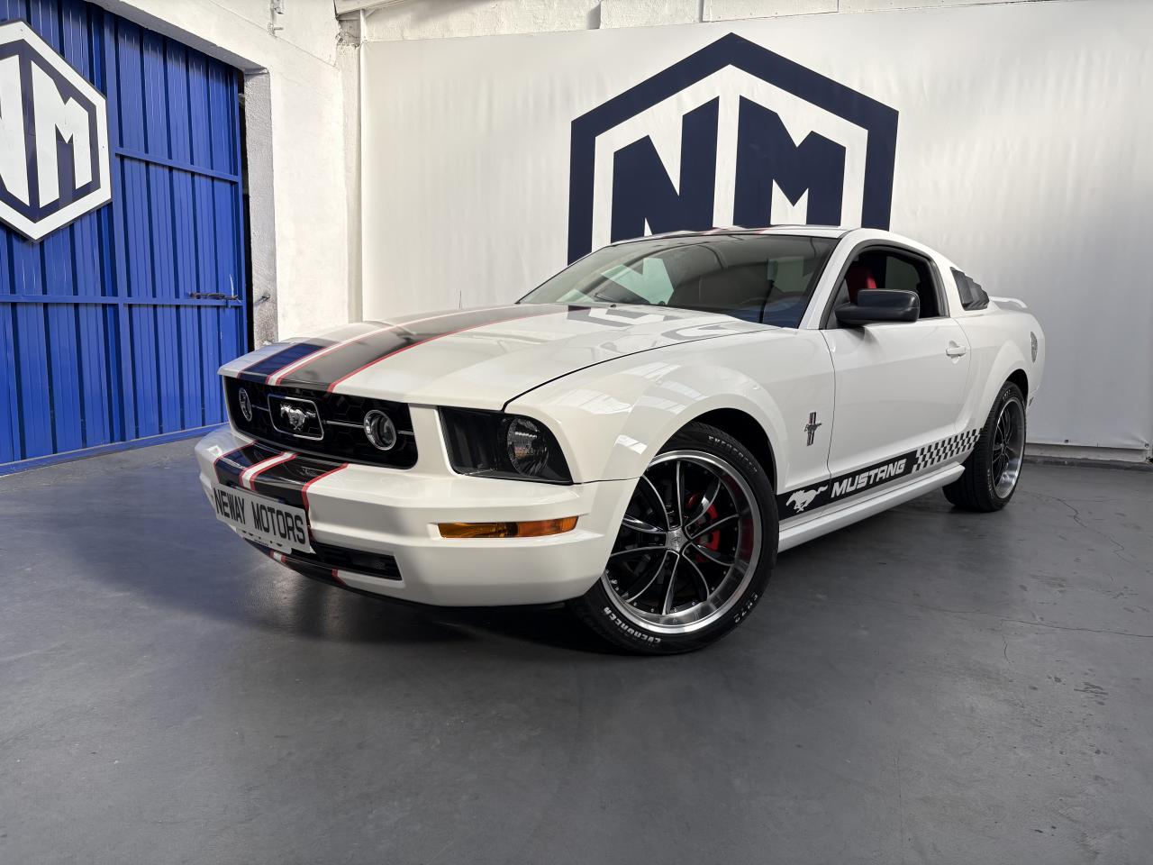 FORD MUSTANG