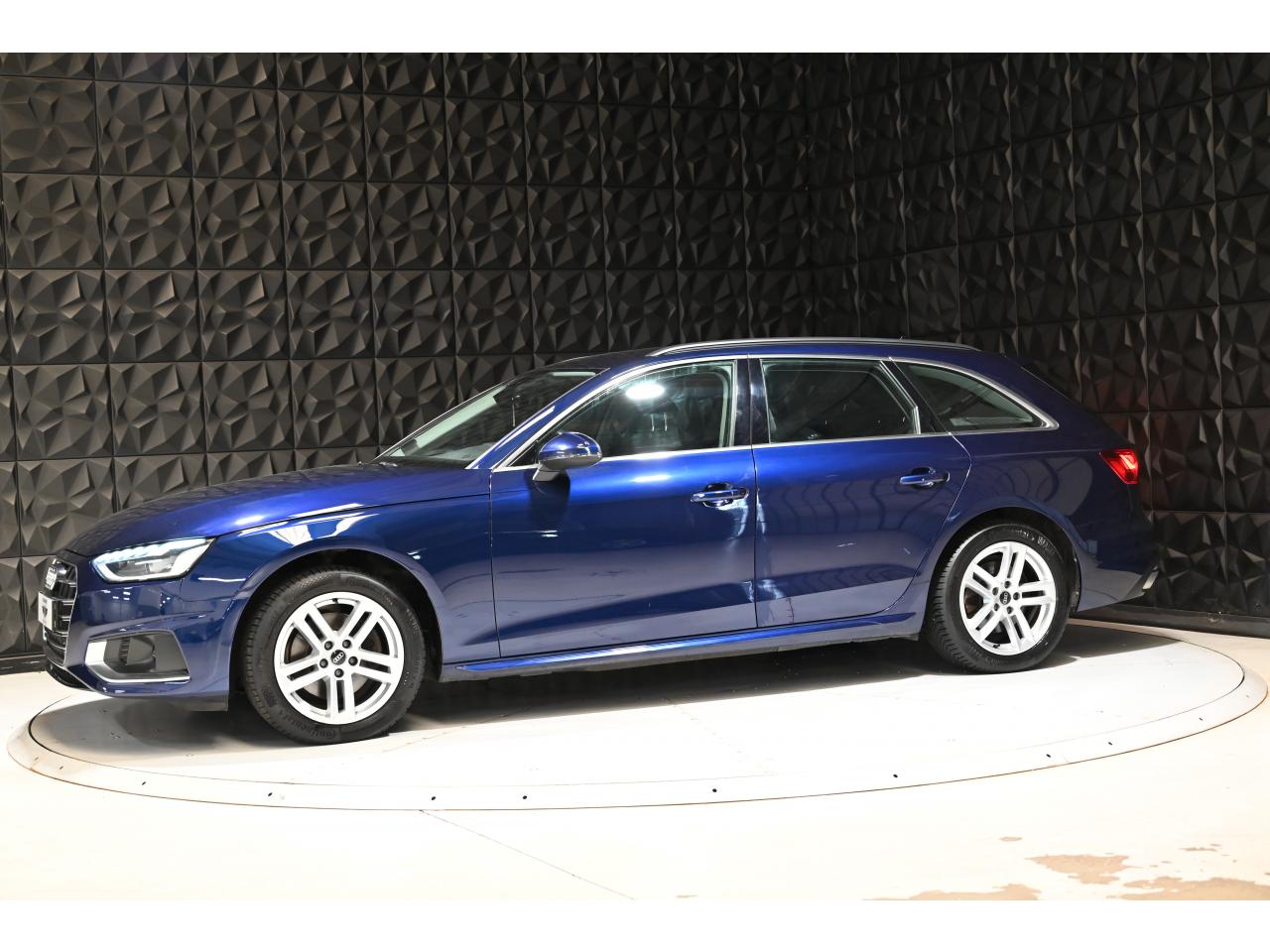 AUDI A4 Avant 2.0 35 TFSI - 150 - BV S-tronic AVANT 2016 BREAK Business line PHASE 3 — photo 4