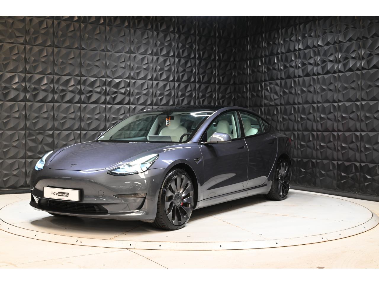 TESLA MODEL 3