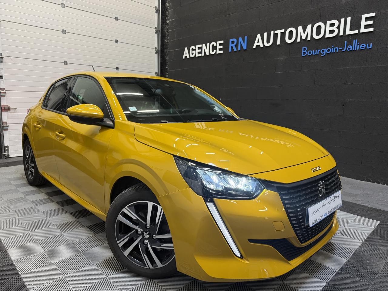 PEUGEOT 208