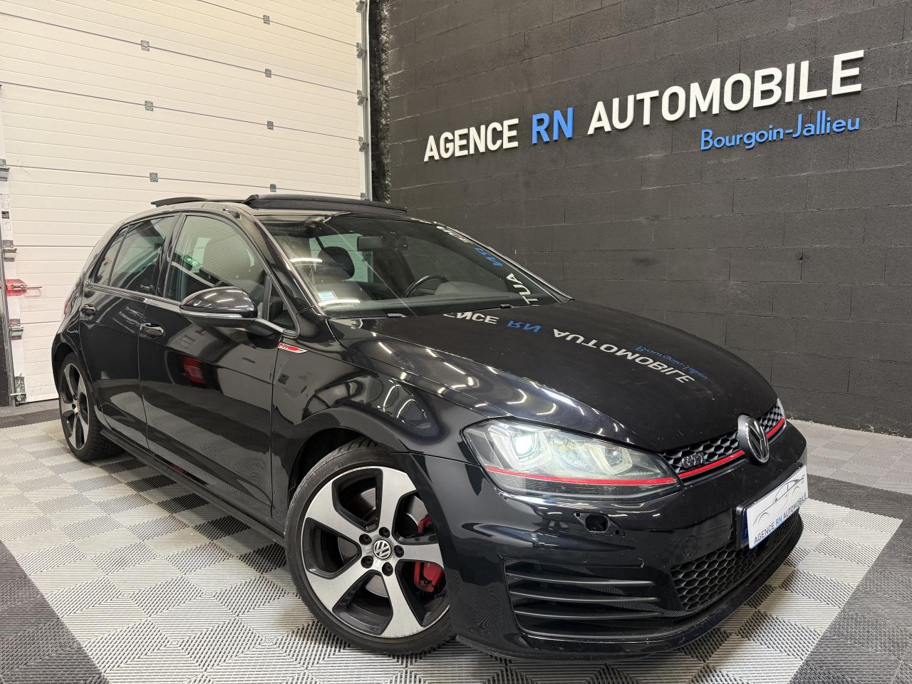 VOLKSWAGEN GOLF