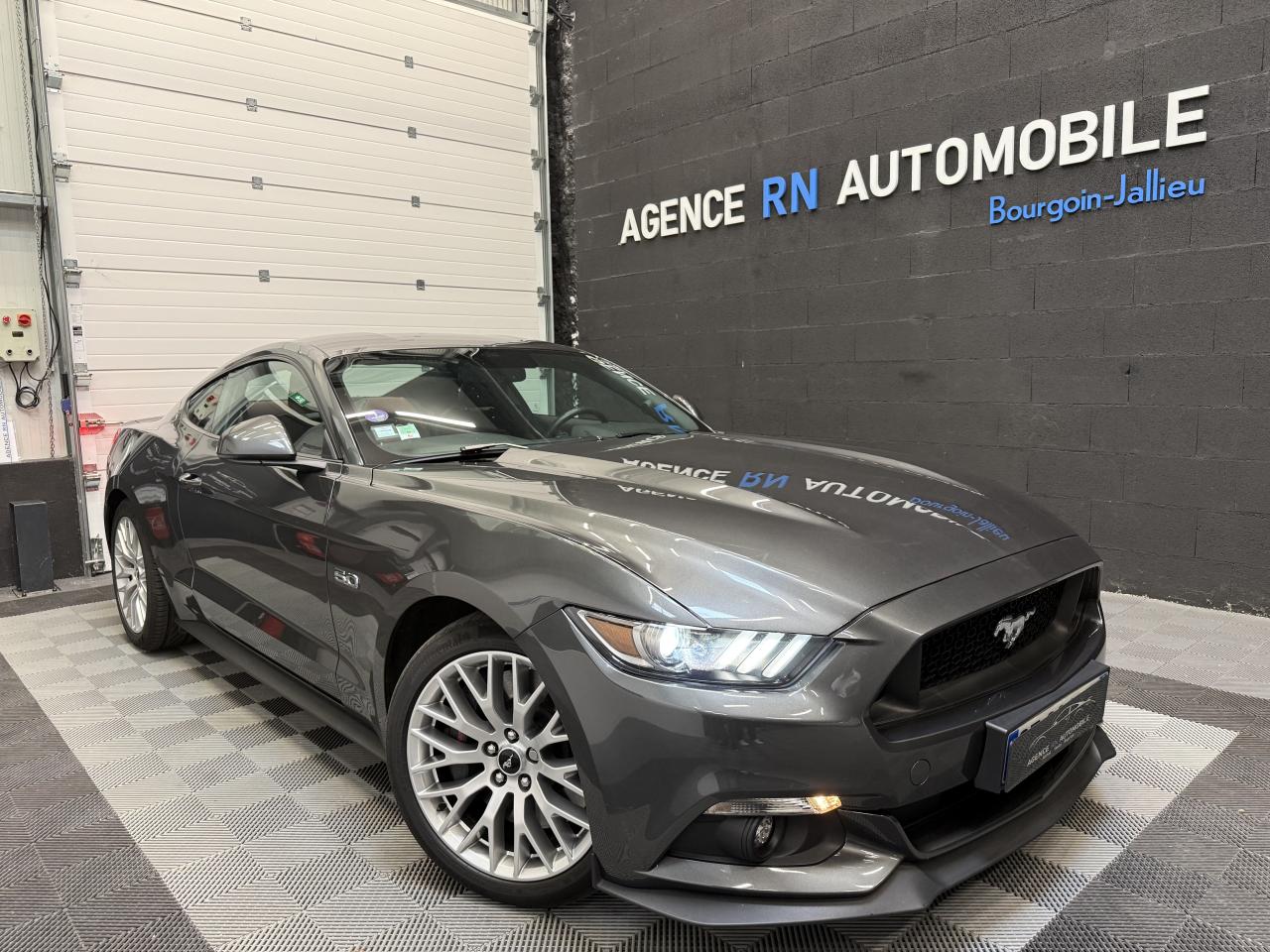 FORD MUSTANG