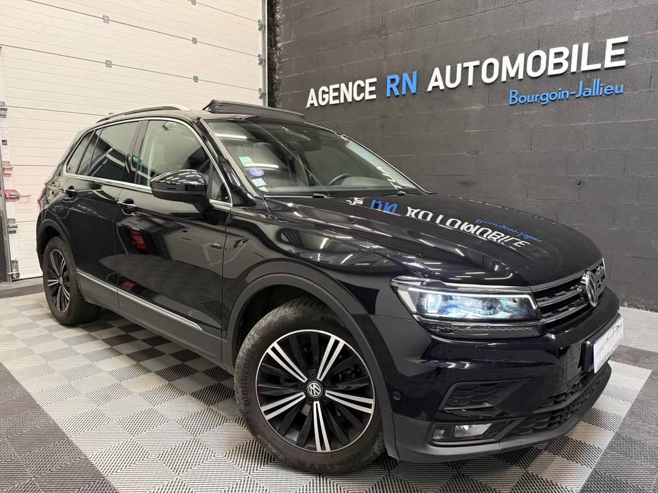 VOLKSWAGEN TIGUAN