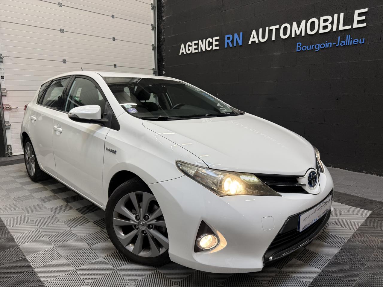 TOYOTA AURIS