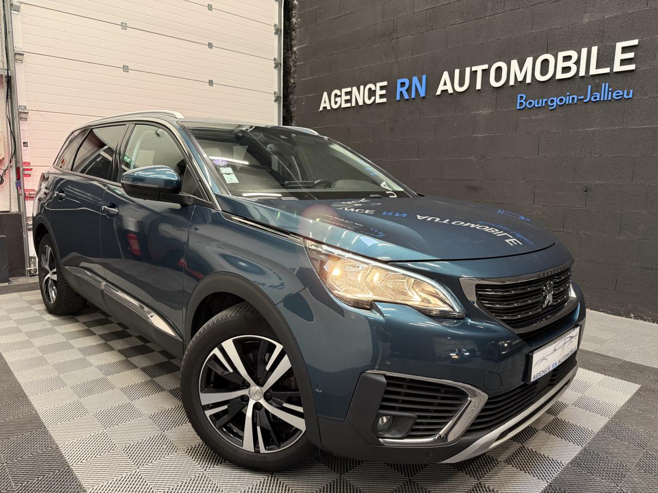 PEUGEOT 5008