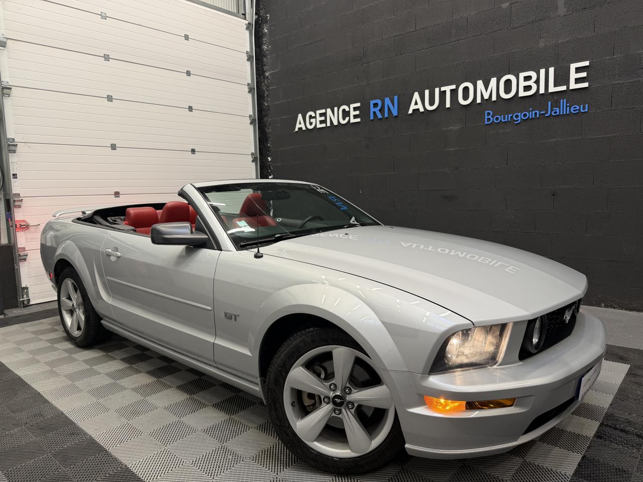 FORD MUSTANG