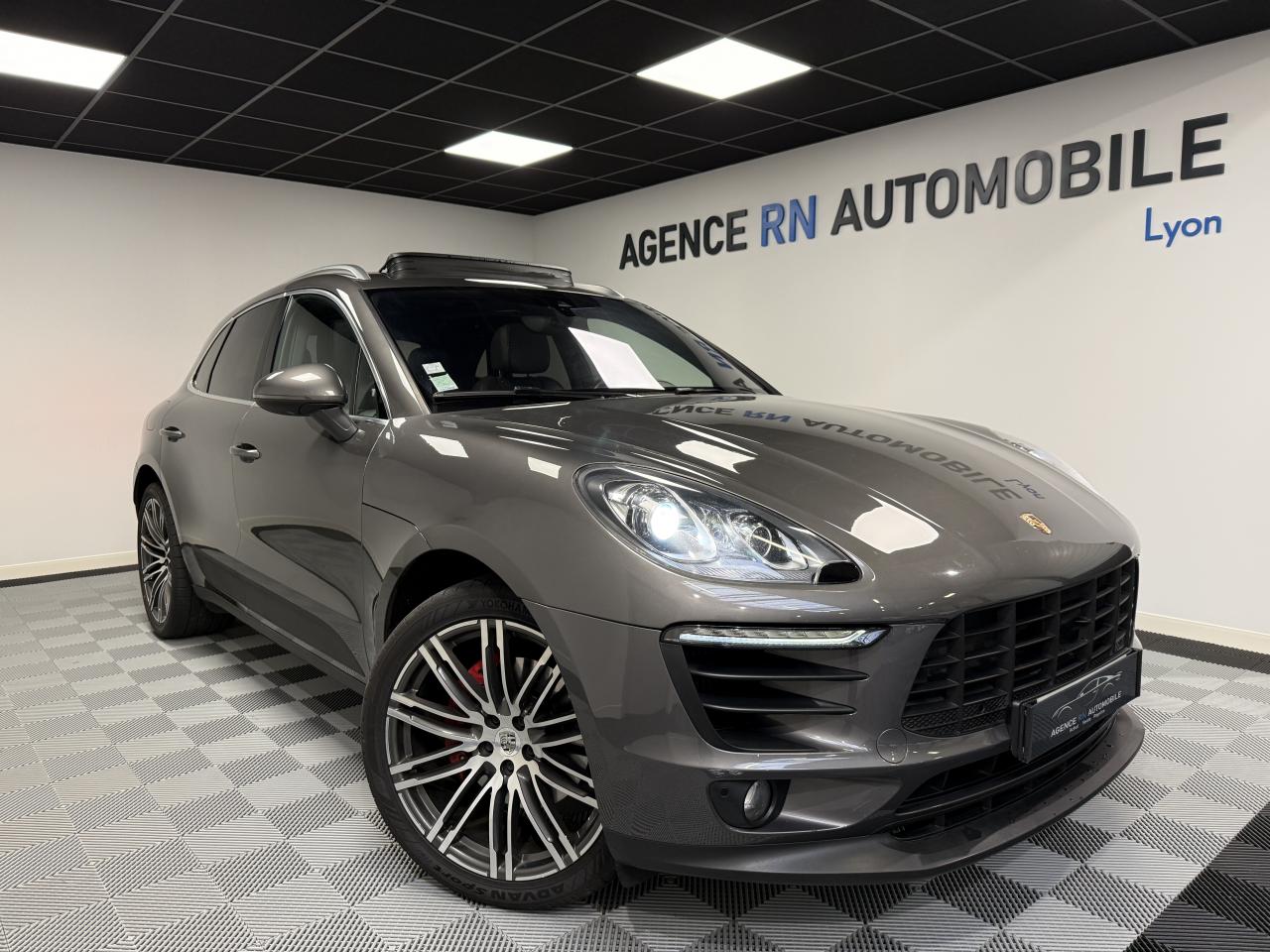 PORSCHE MACAN