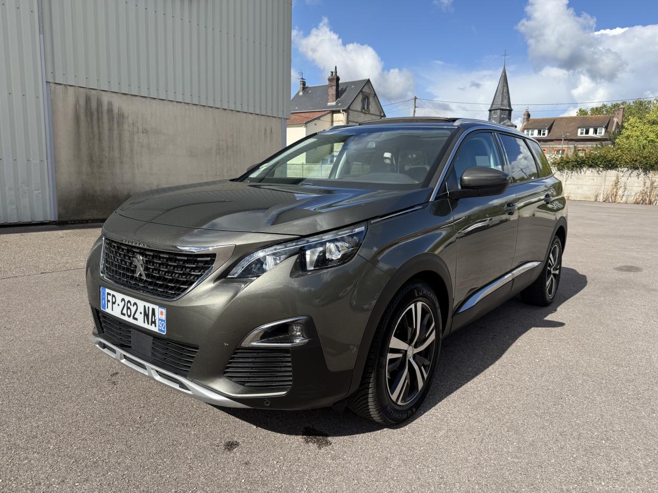 PEUGEOT 5008