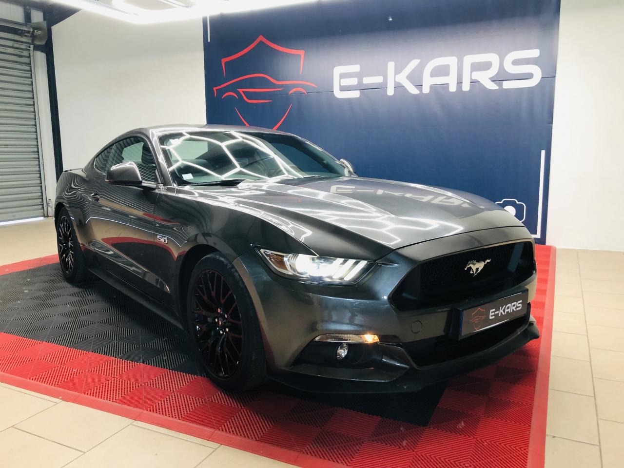 FORD MUSTANG