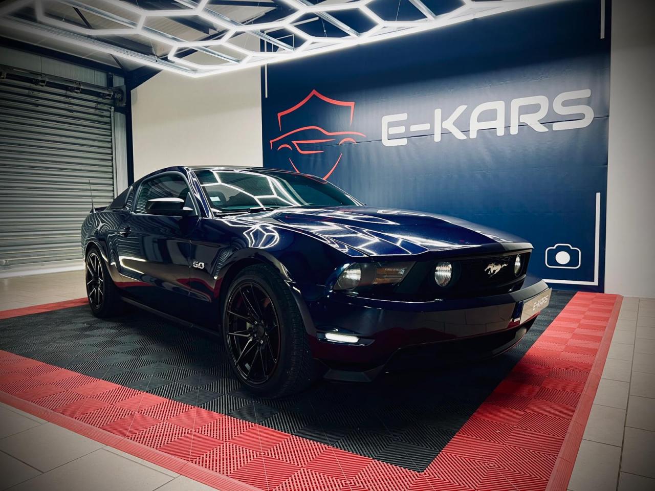 FORD MUSTANG