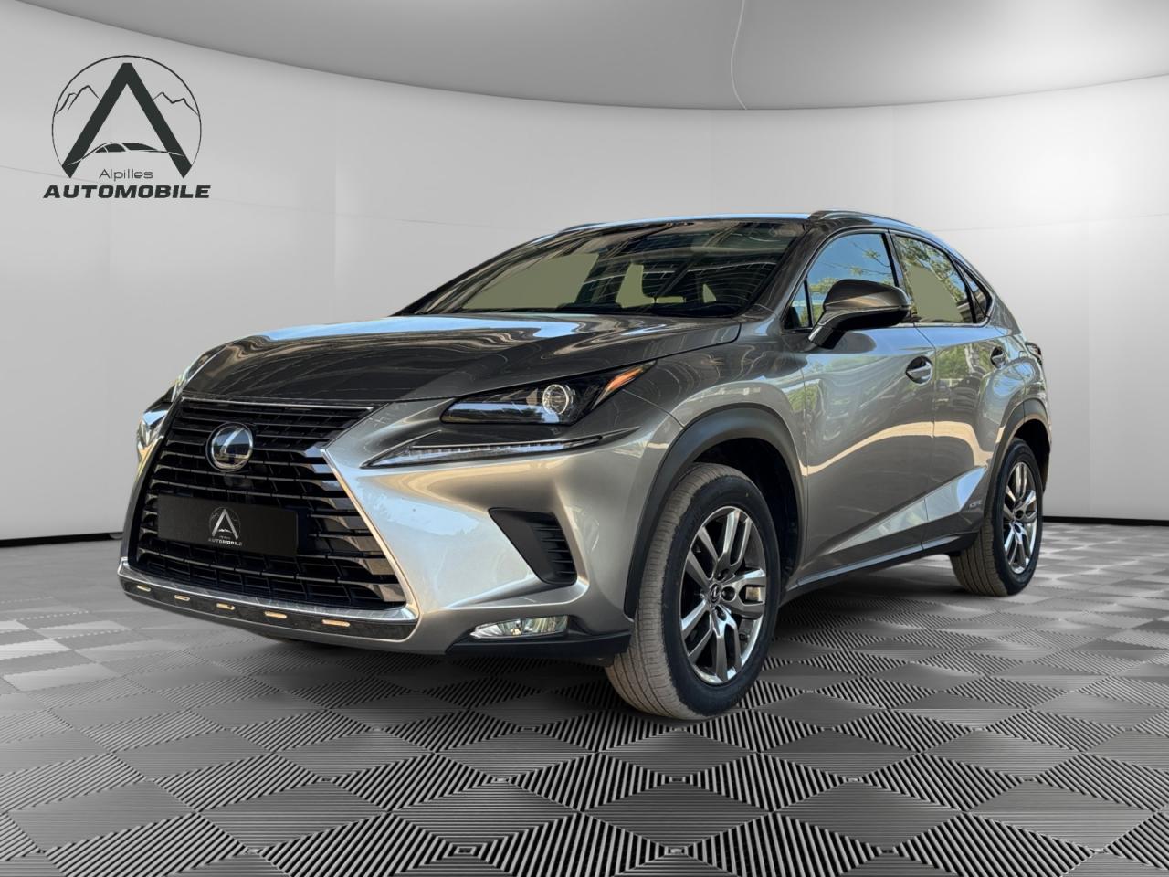 LEXUS NX 300H 2WD E-CVT Pack / CAR PLAY / CAMERA / SIEGES CHAUFFANTS / SUIVI LEXUS