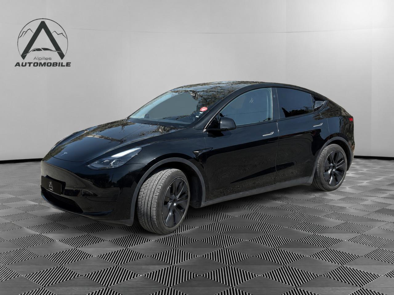 TESLA MODEL Y RWD  Long Range