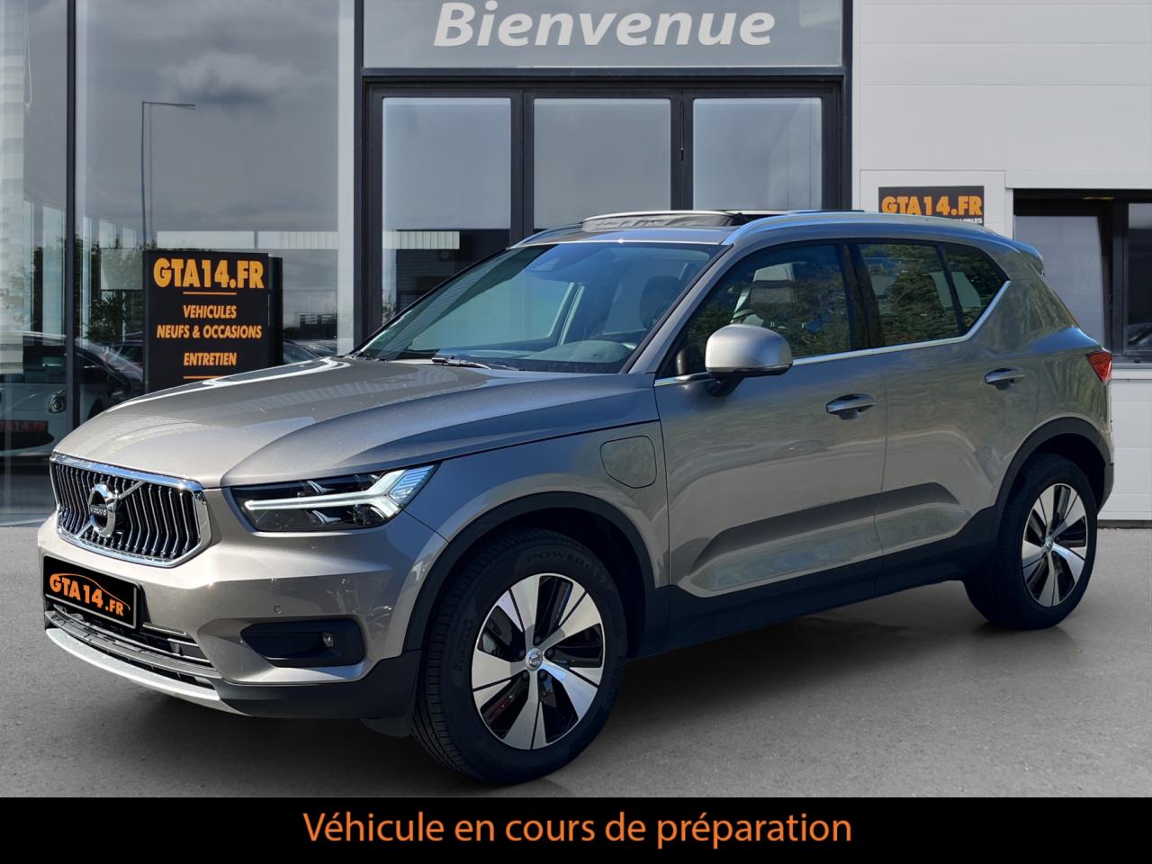 VOLVO XC40