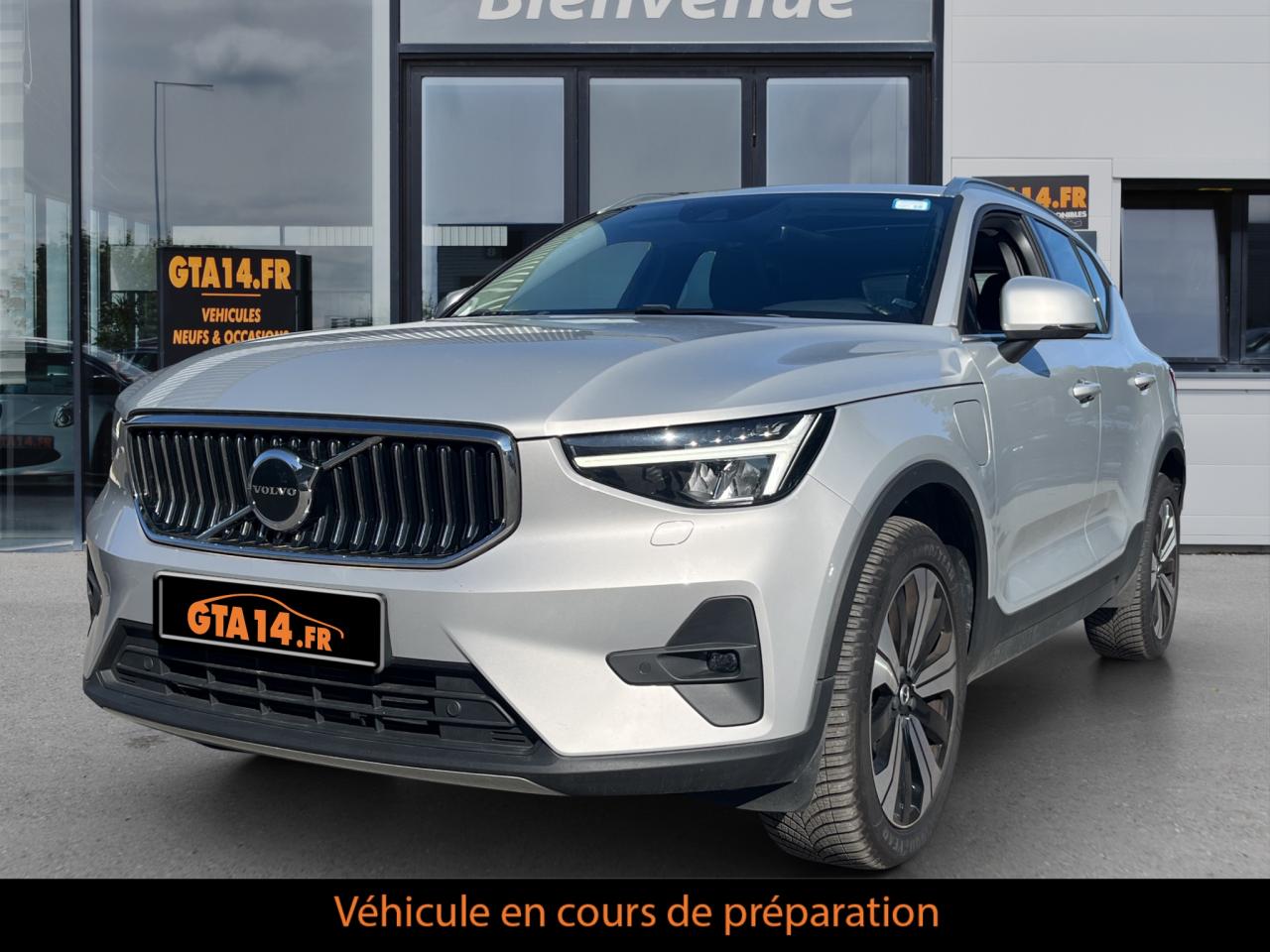 VOLVO XC40