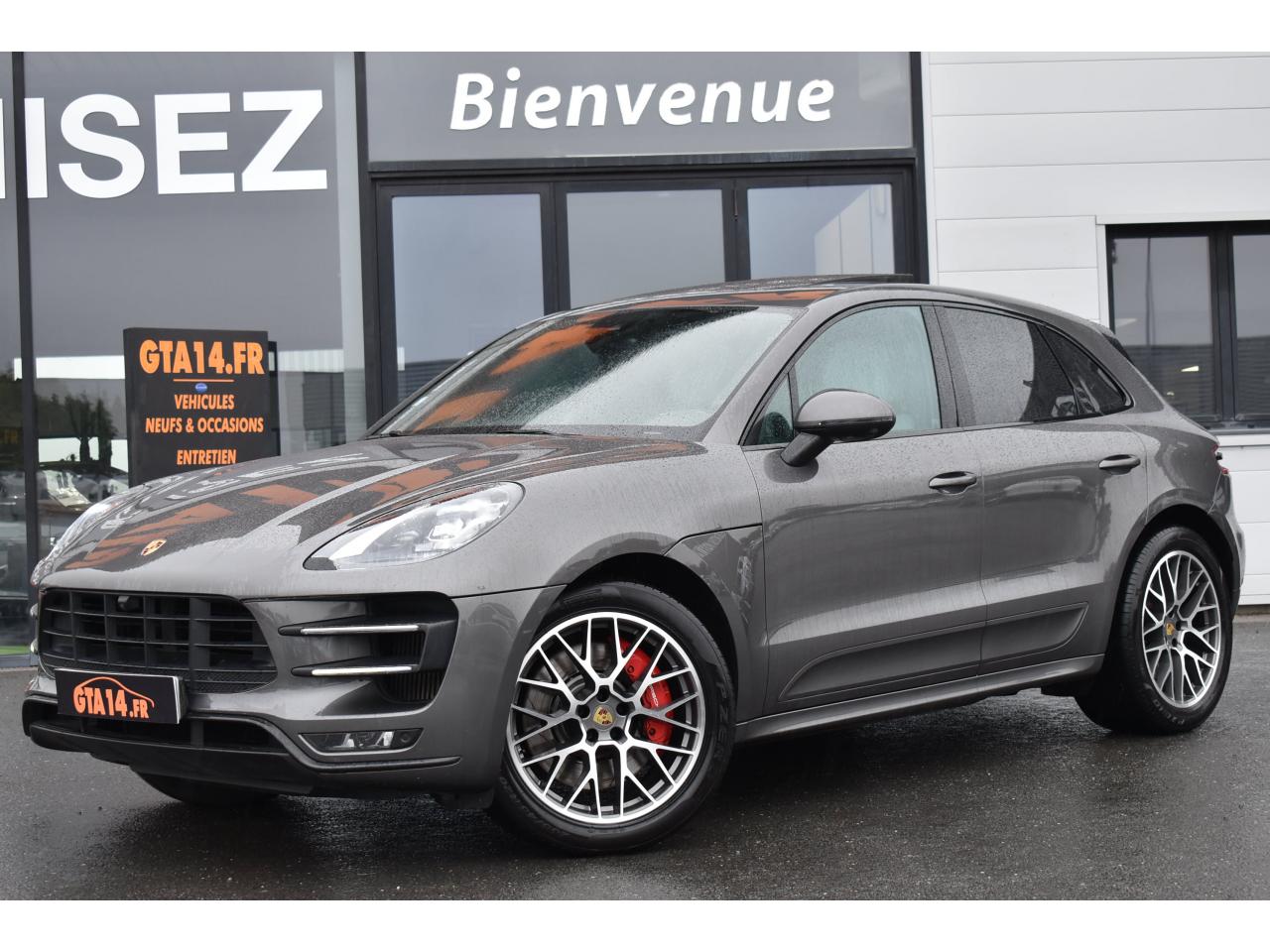 PORSCHE MACAN
