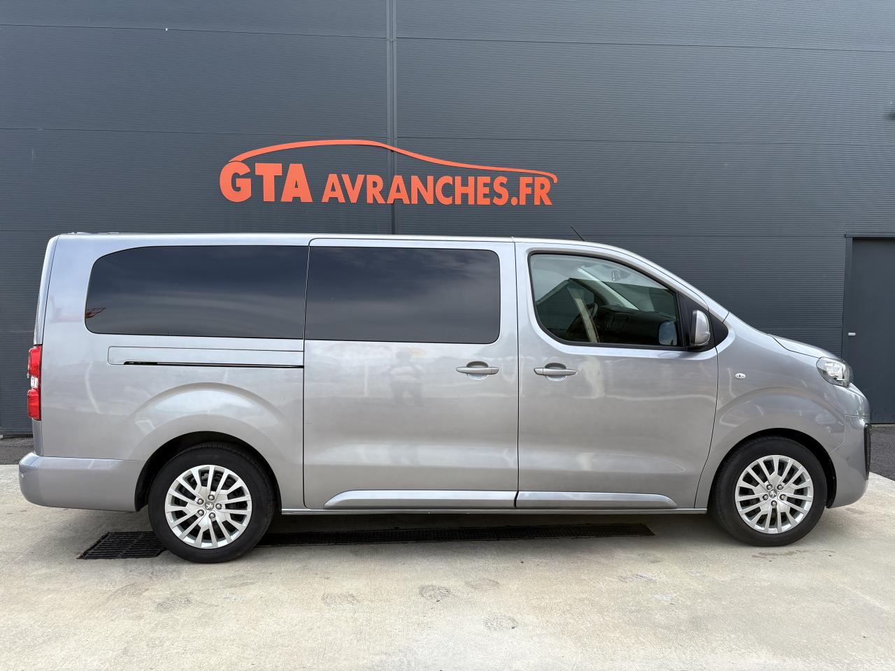 PEUGEOT TRAVELLER