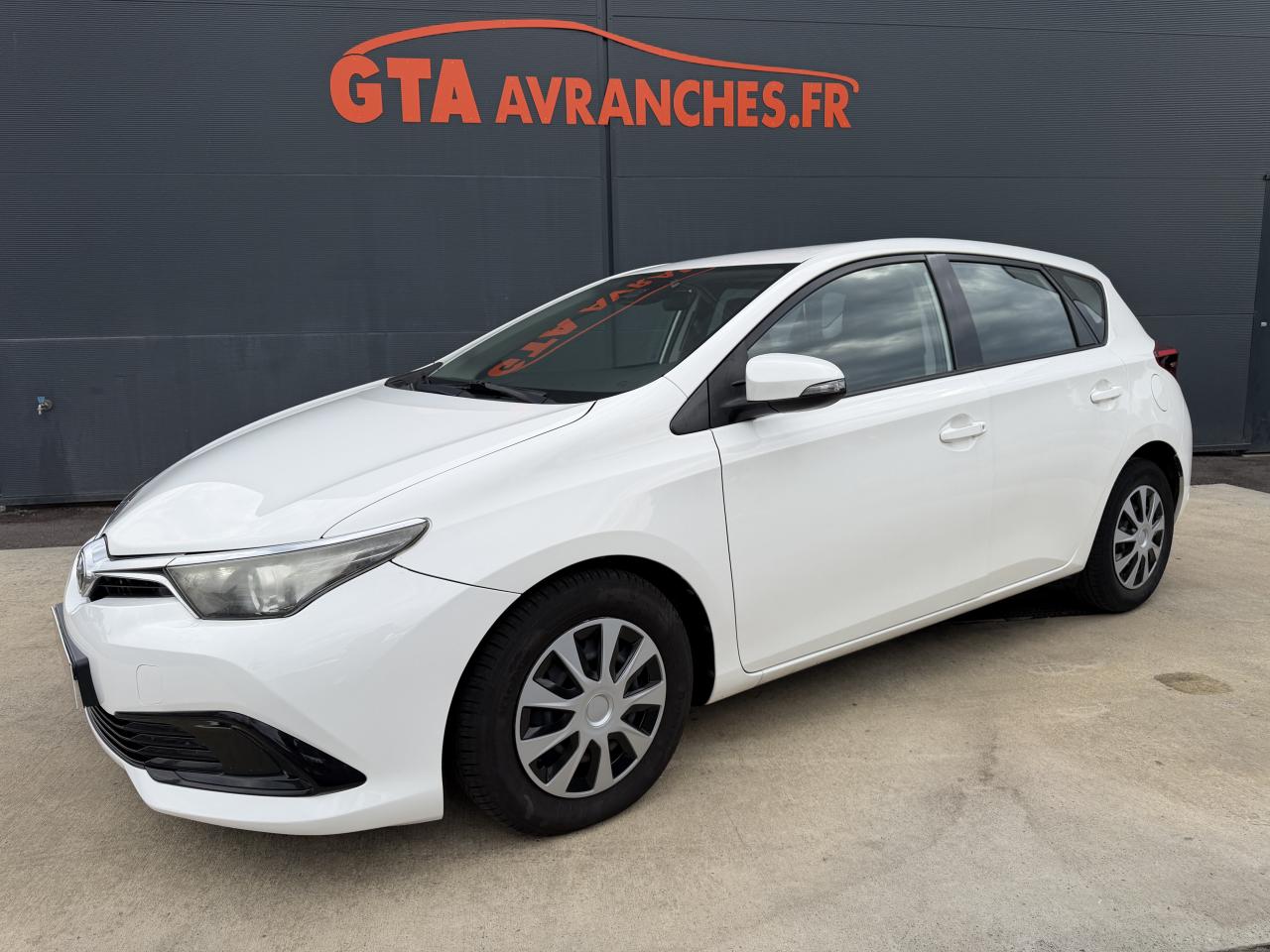 TOYOTA AURIS