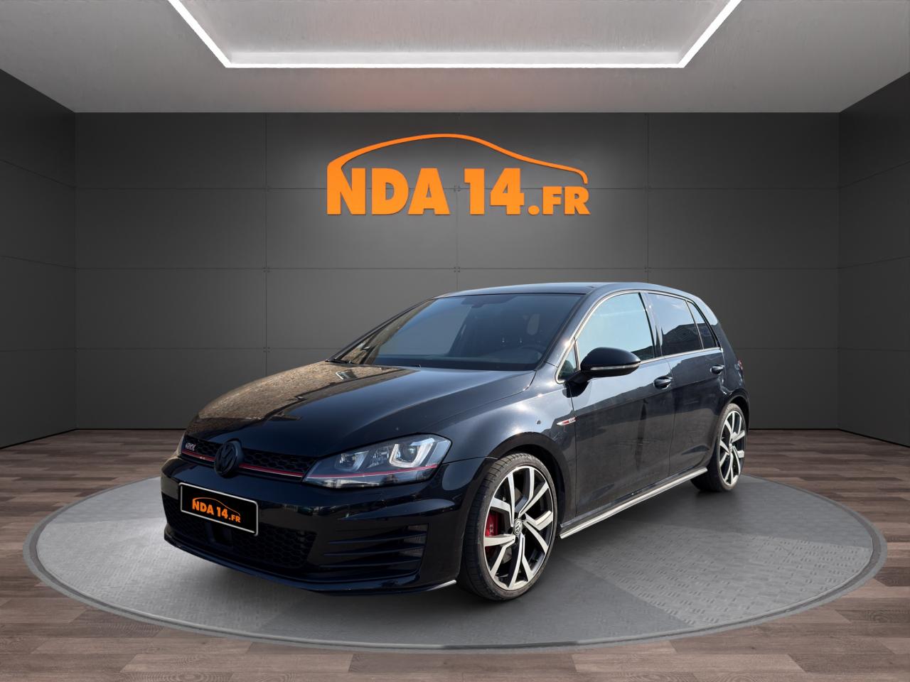 VOLKSWAGEN GOLF