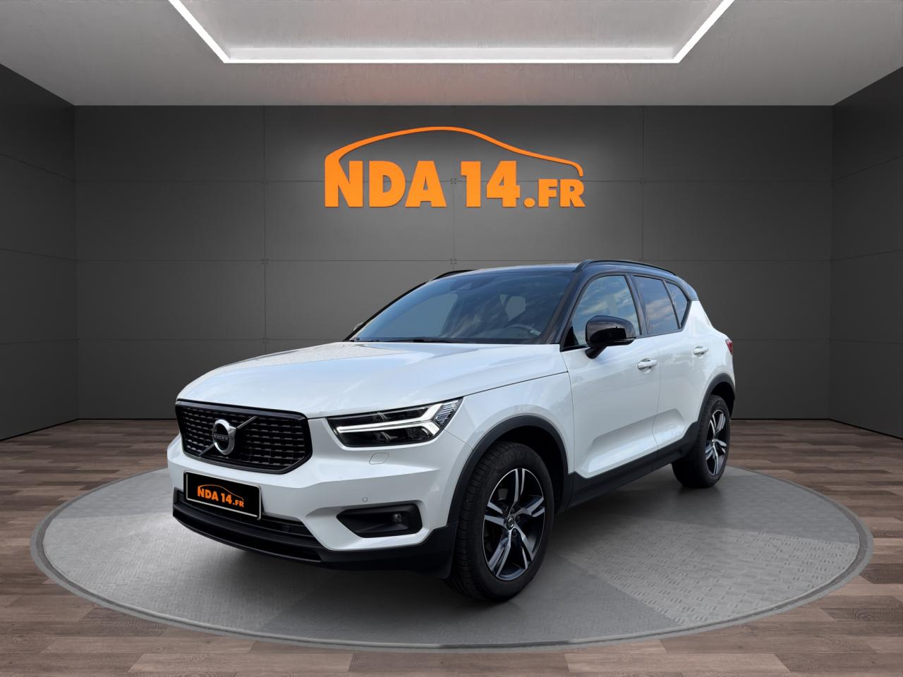 VOLVO XC40