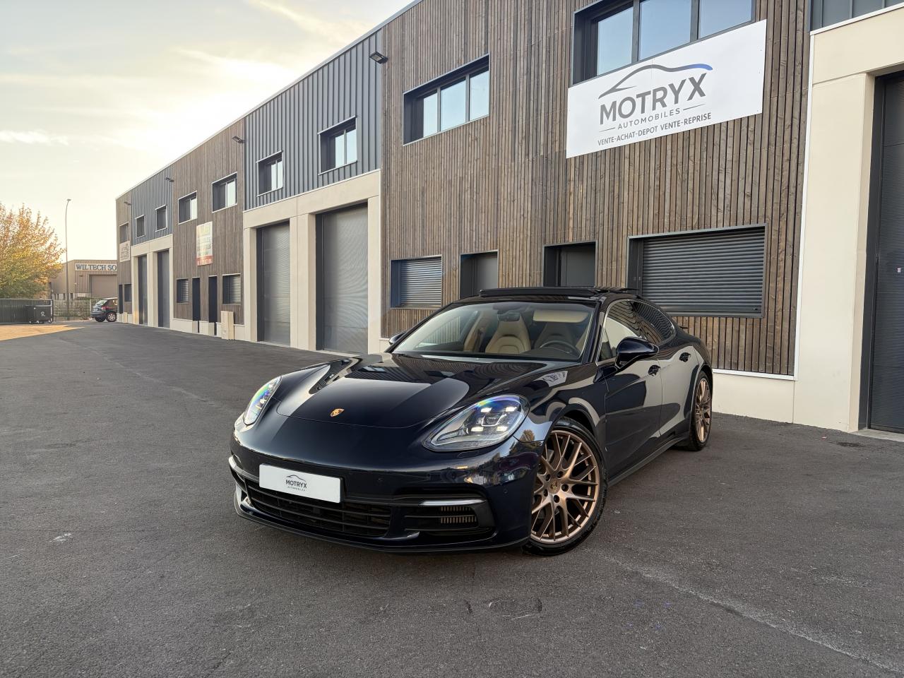 PORSCHE PANAMERA