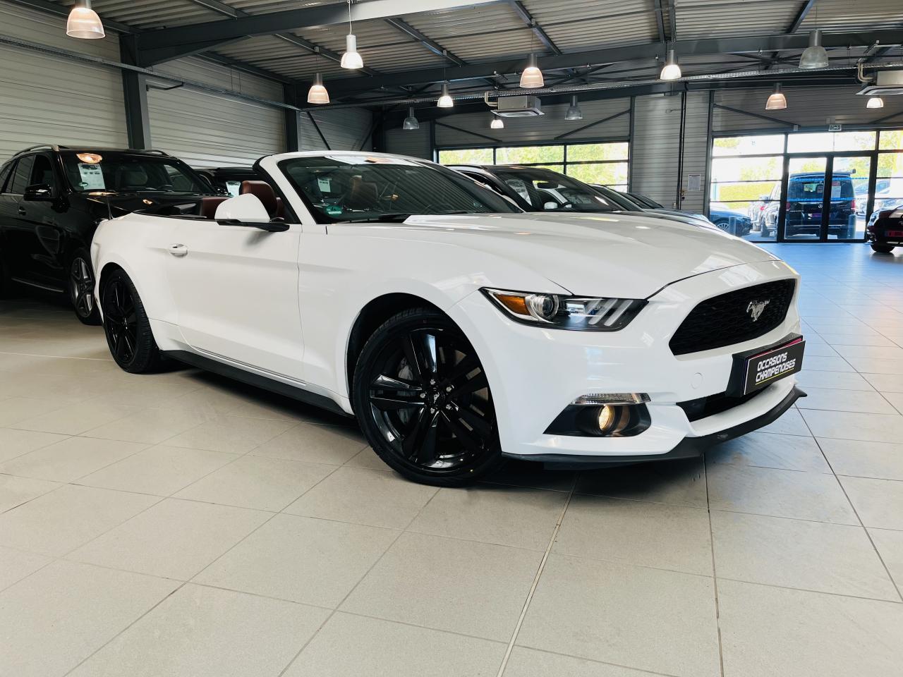 FORD MUSTANG CONVERTIBLE