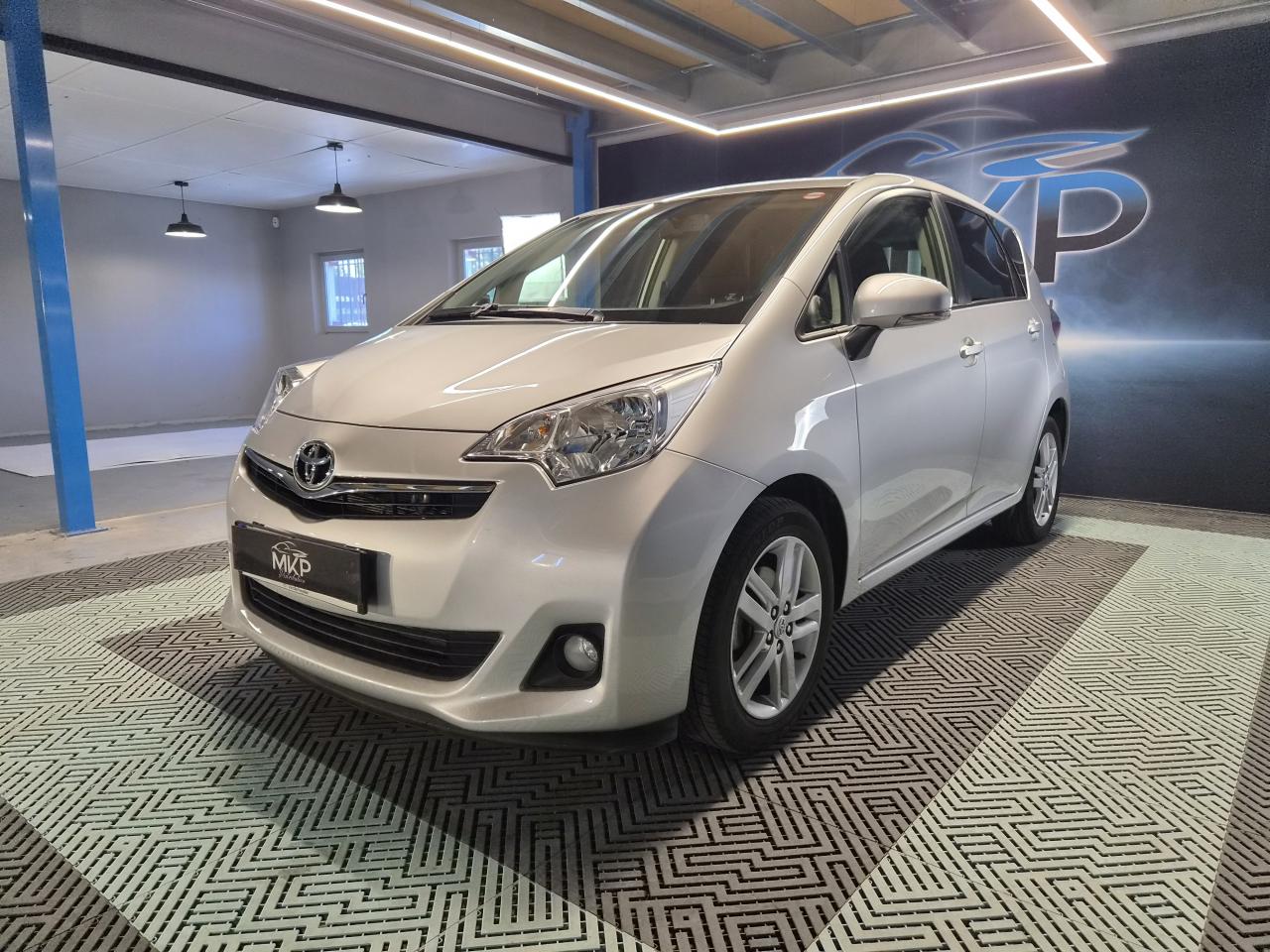 TOYOTA VERSO-S
