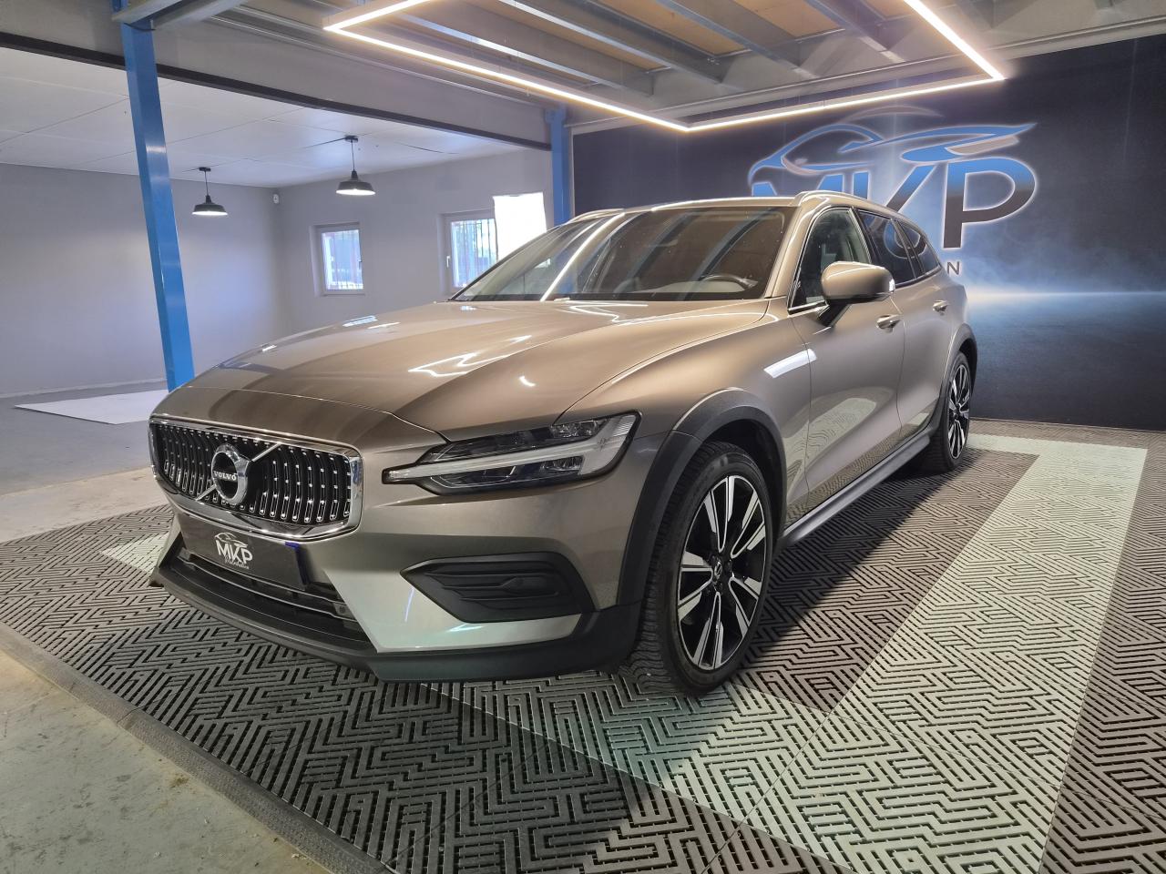VOLVO V60 CROSS COUNTRY