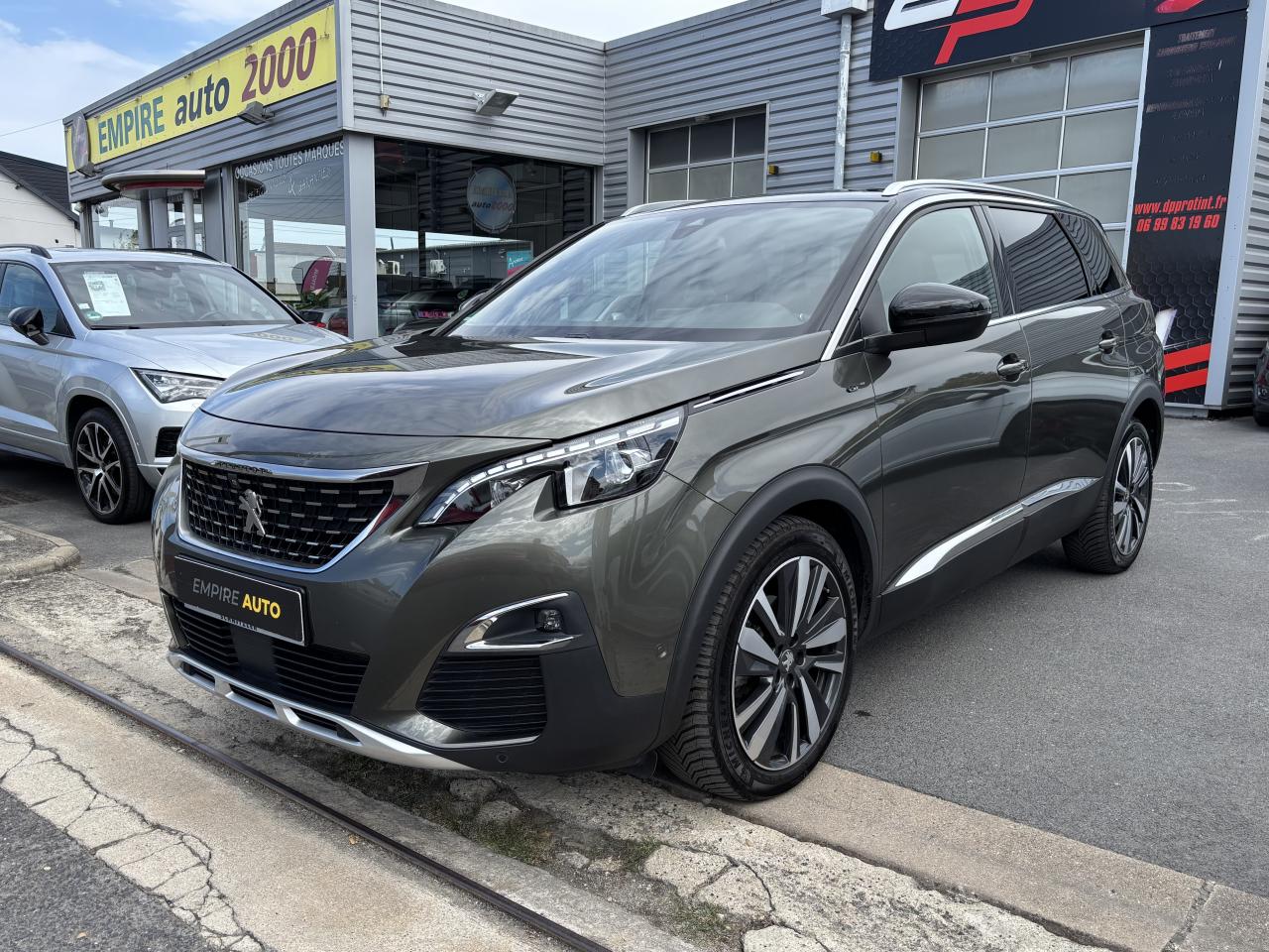 PEUGEOT 5008