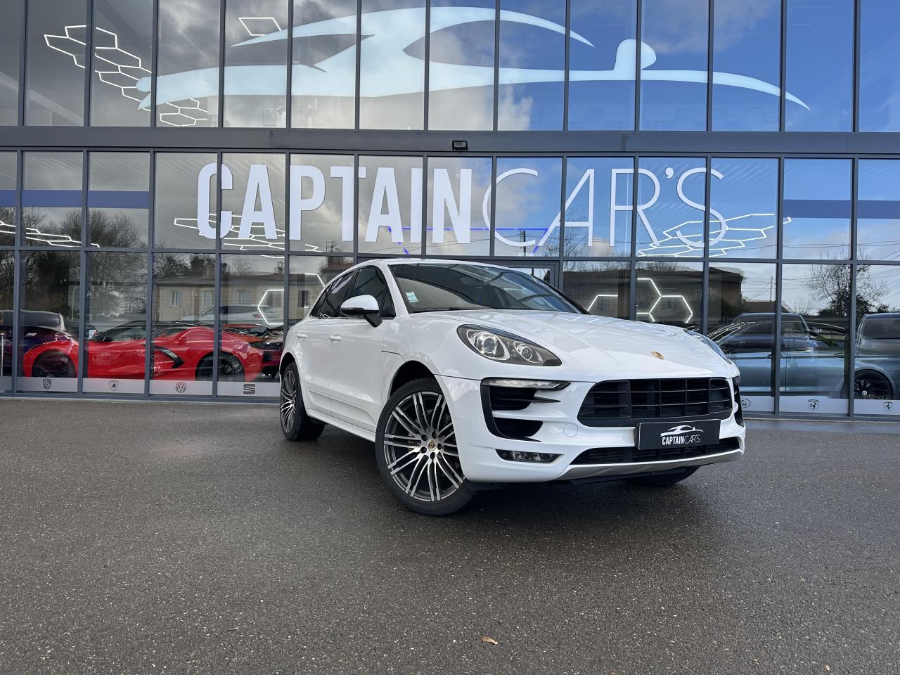 PORSCHE MACAN