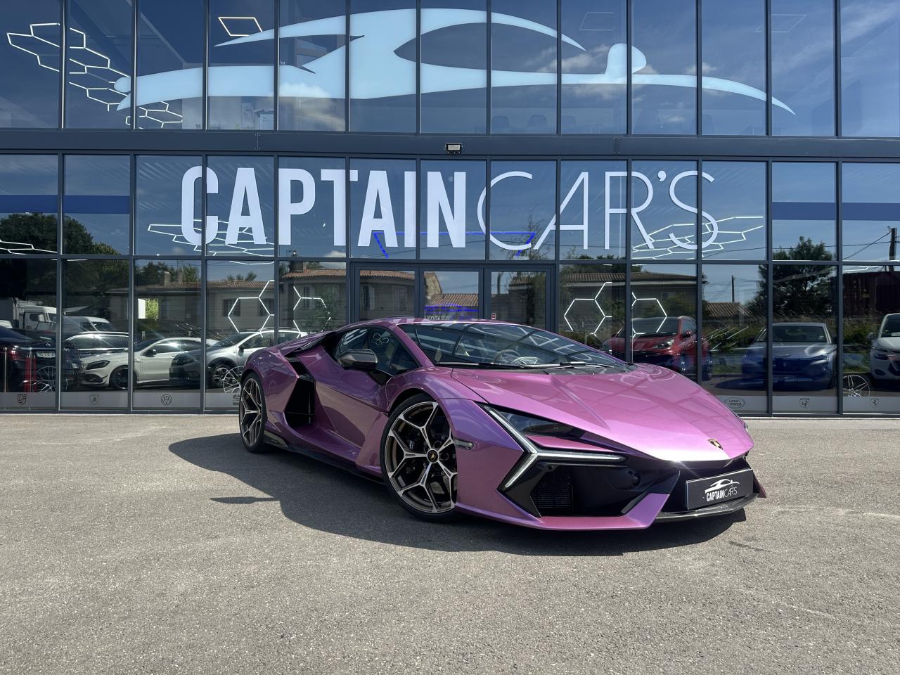 LAMBORGHINI REVUELTO