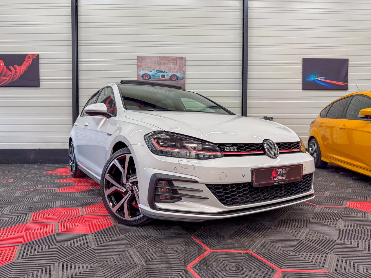 VOLKSWAGEN GOLF