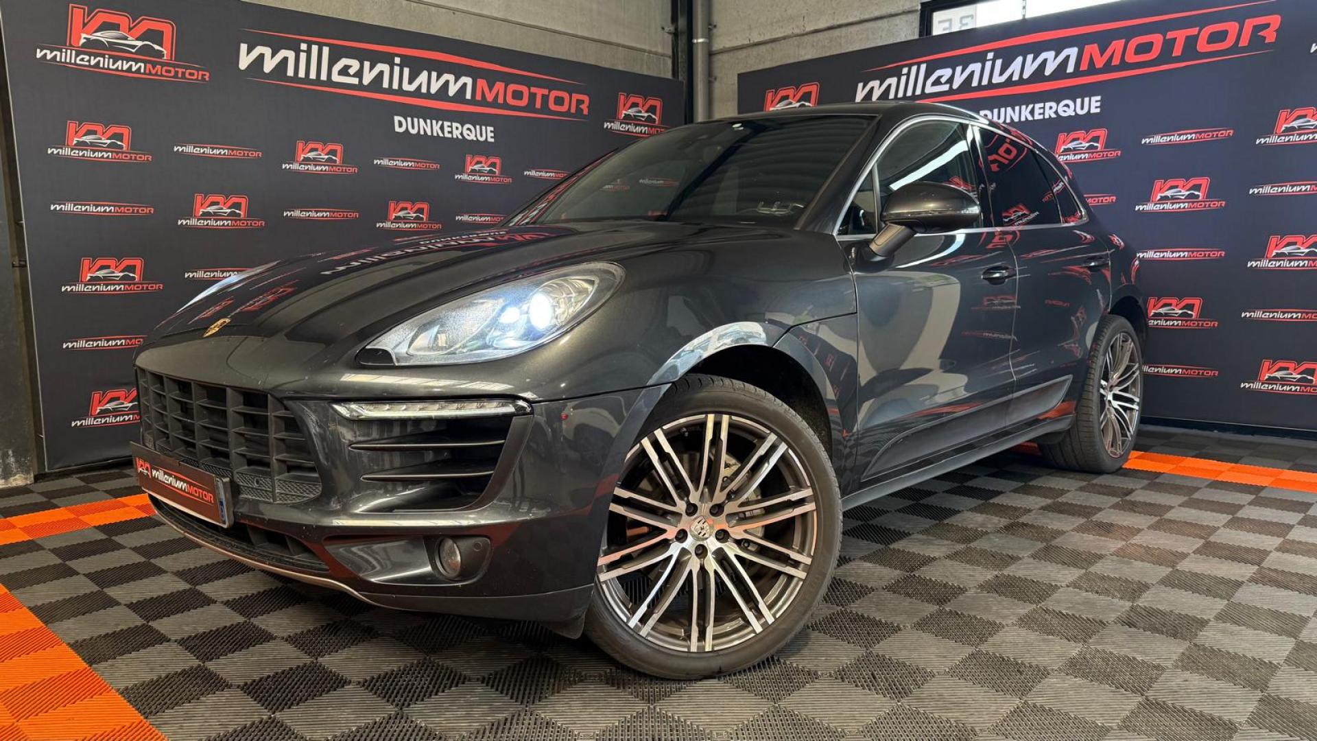 PORSCHE MACAN