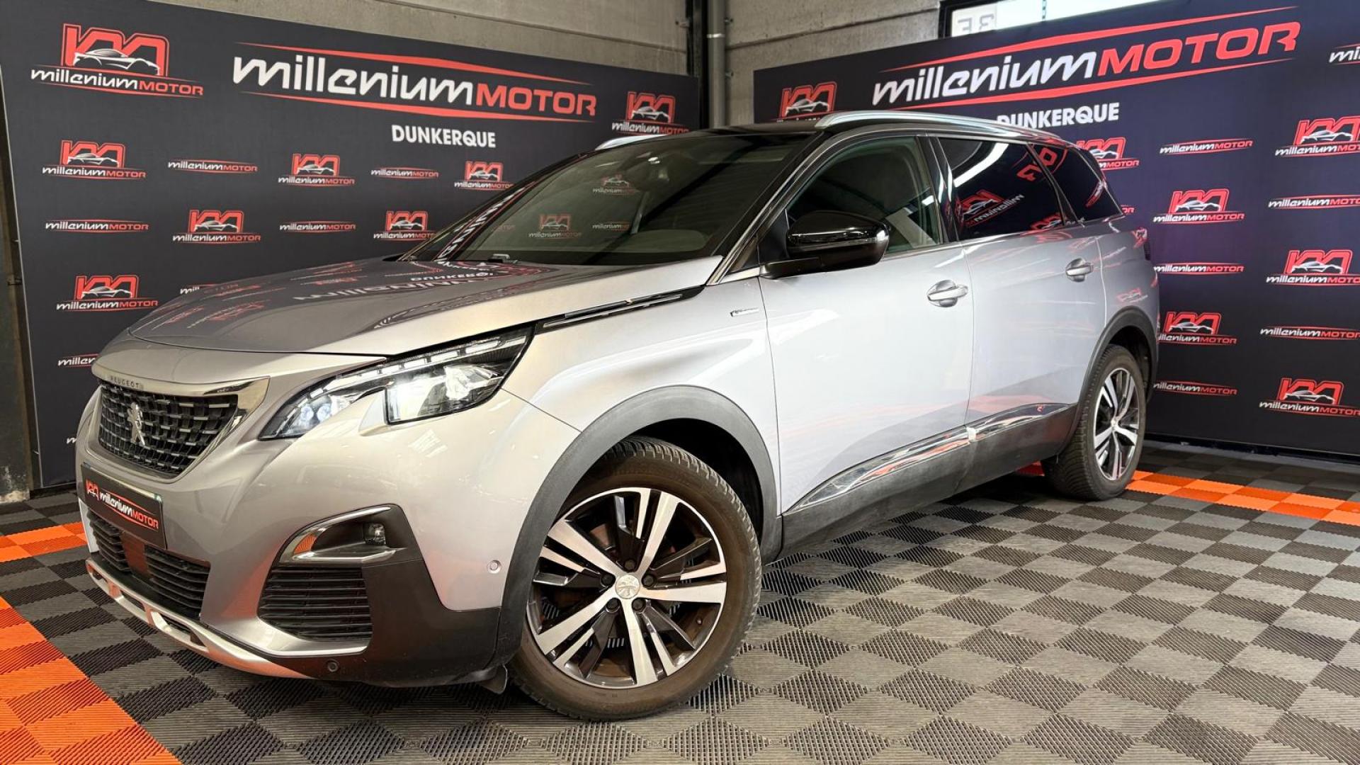 PEUGEOT 5008
