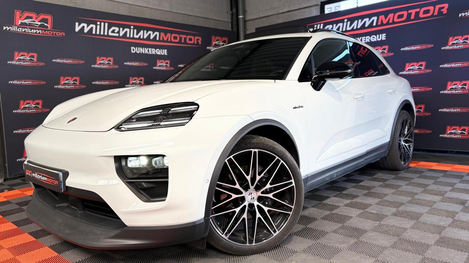 PORSCHE MACAN