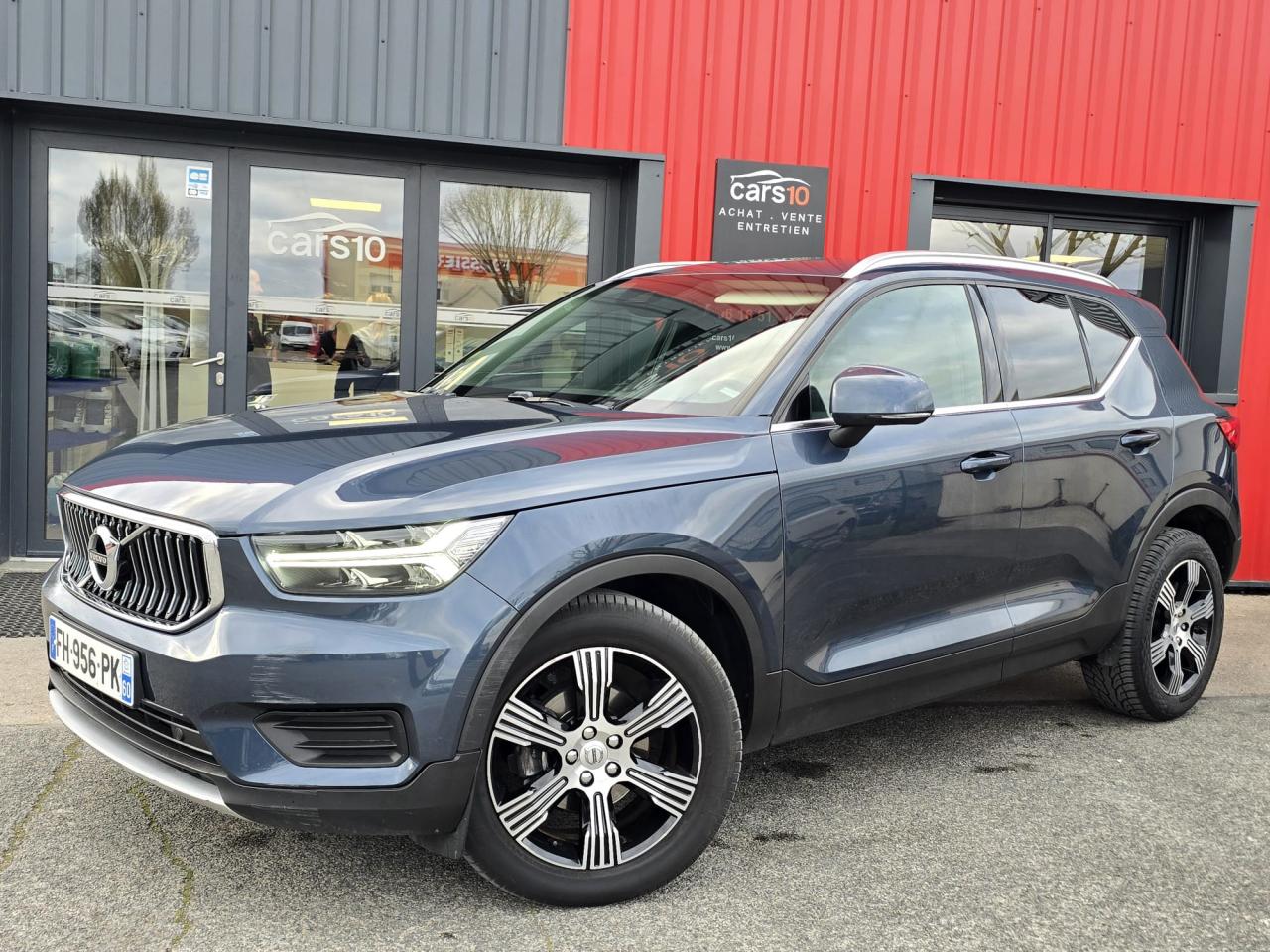 VOLVO XC40