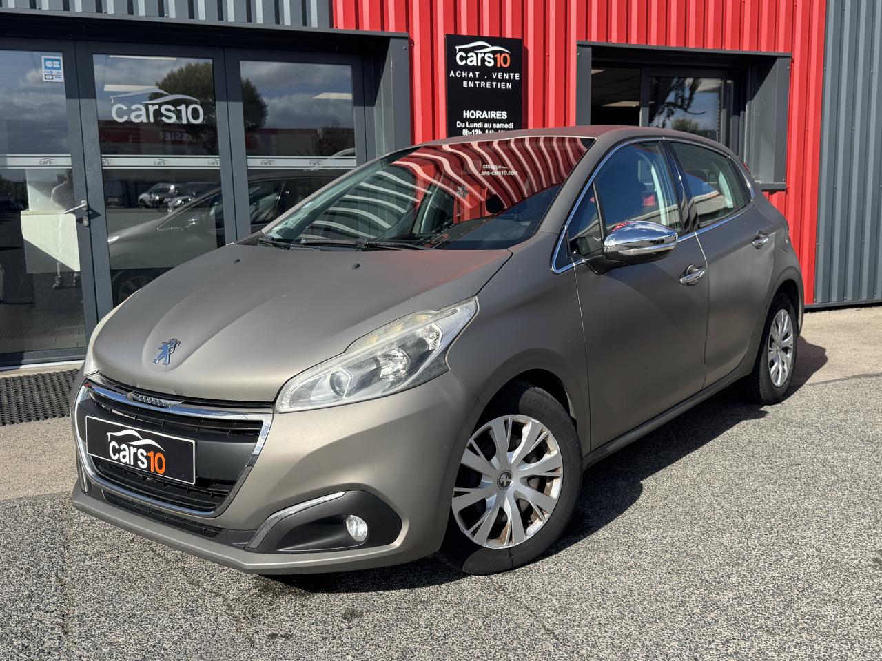 PEUGEOT 208
