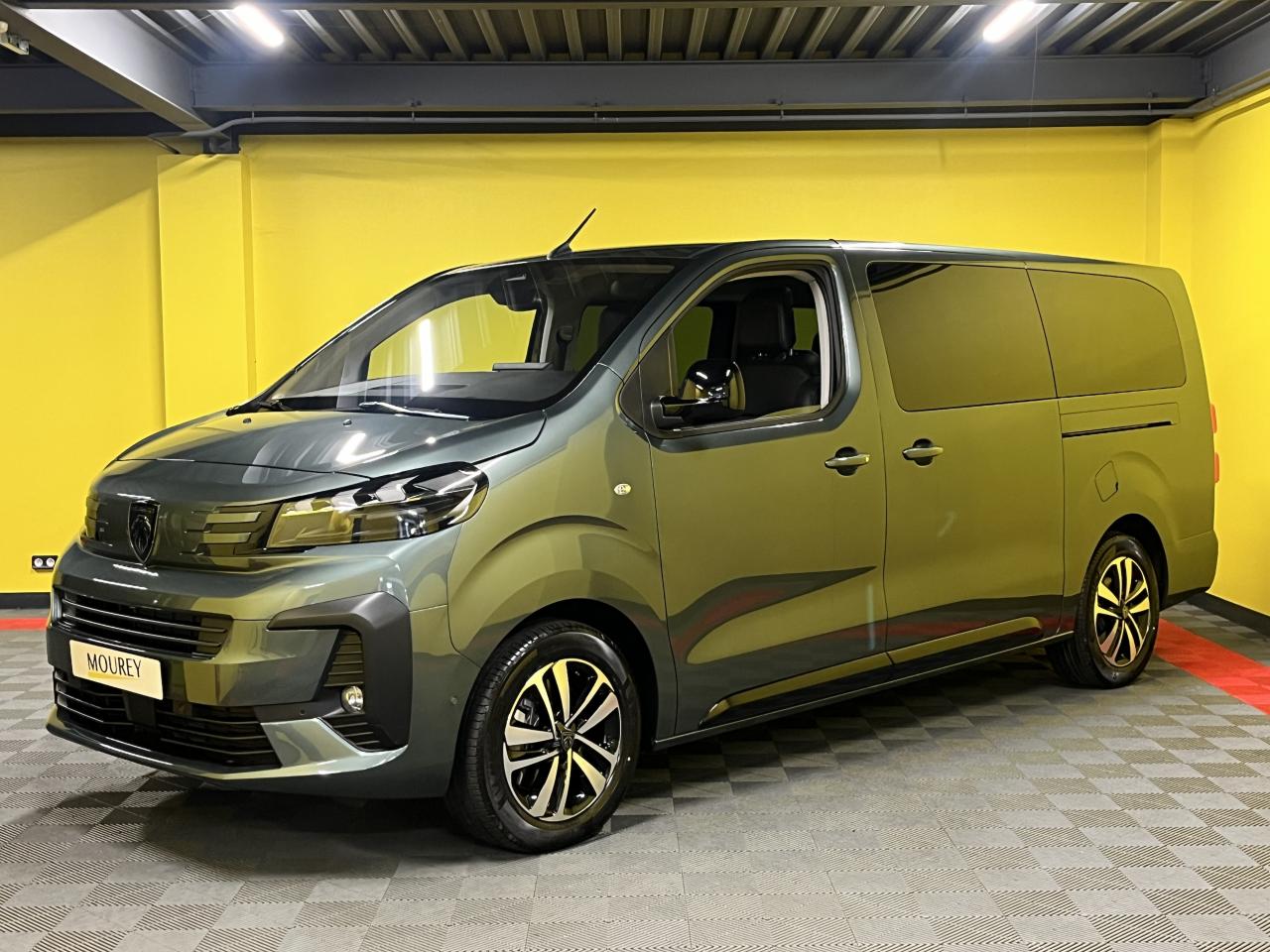 PEUGEOT TRAVELLER