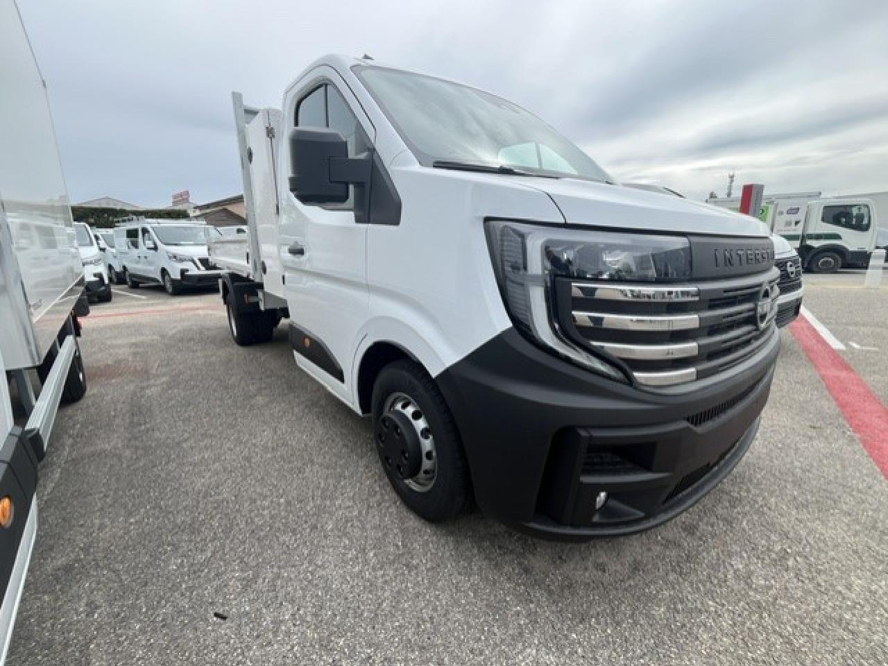 NISSAN INTERSTAR N-Connecta L3H1 2.0 dCi 150 SIMPLE CABINE Benne Basculante + coffre