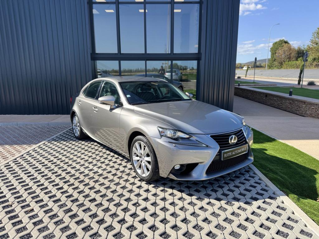 LEXUS IS