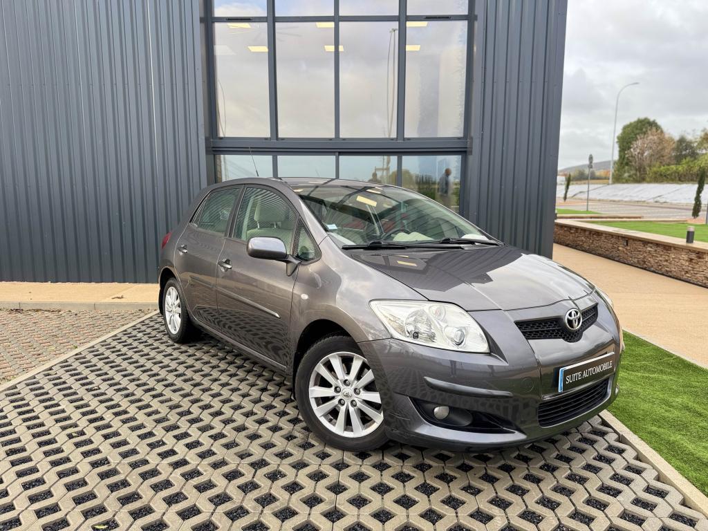 TOYOTA AURIS