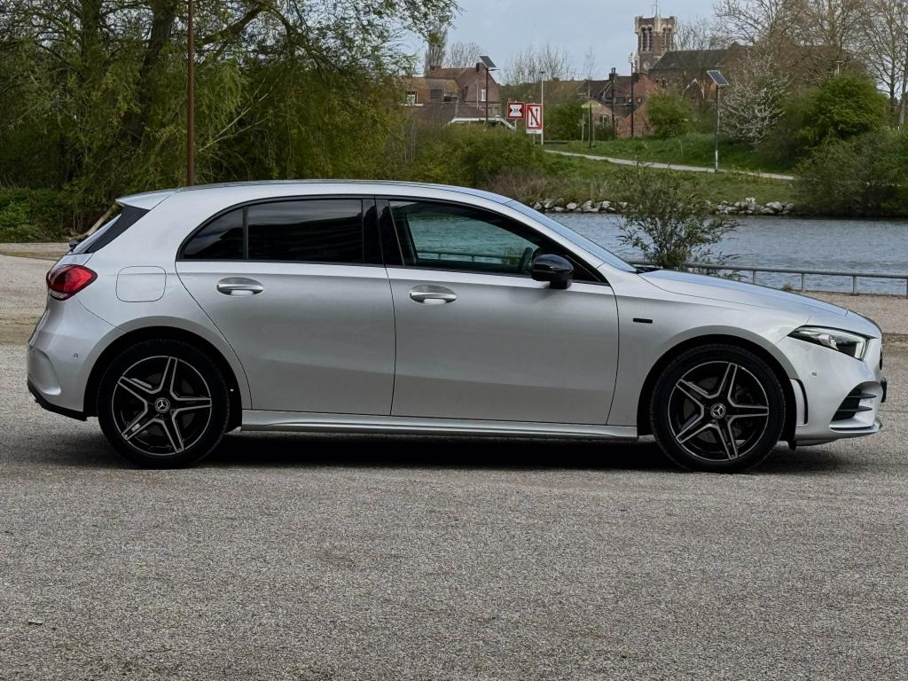 Mercedes Classe A 250 e 8G-DCT AMG Line - photo 6