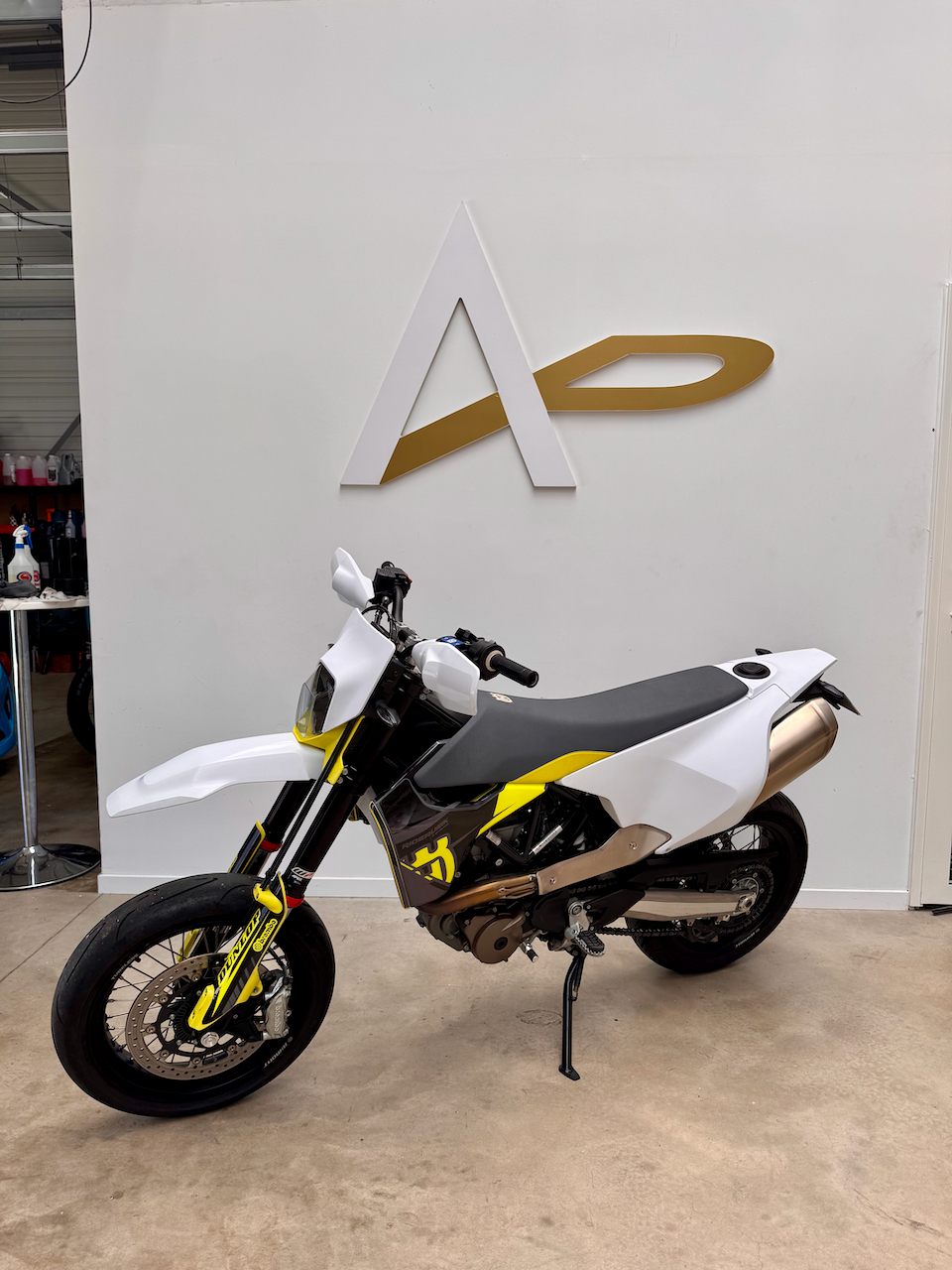HUSQVARNA HUSQVARNA 701 SUPERMOTO