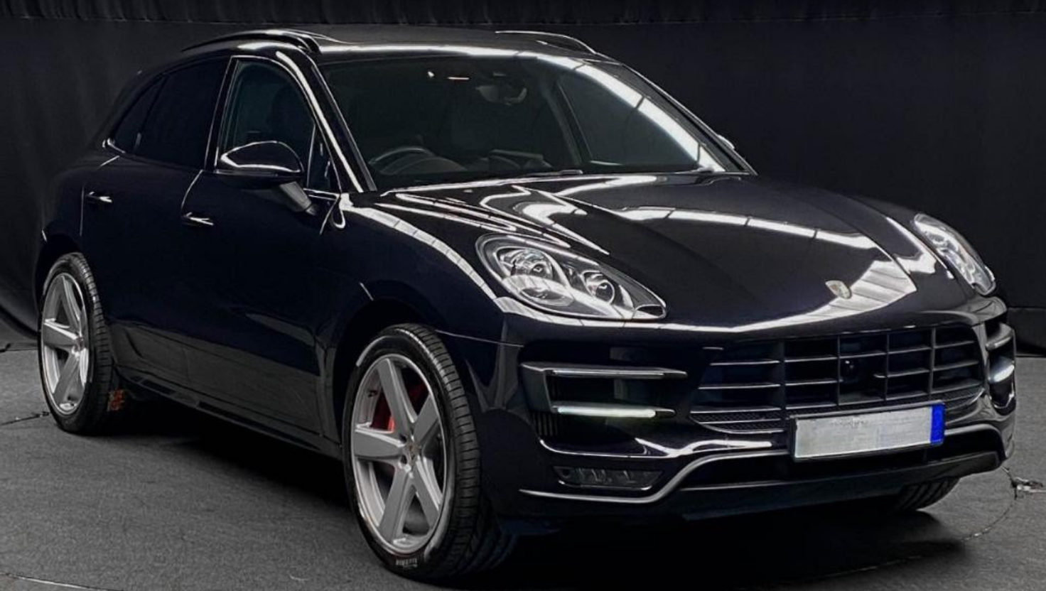PORSCHE MACAN