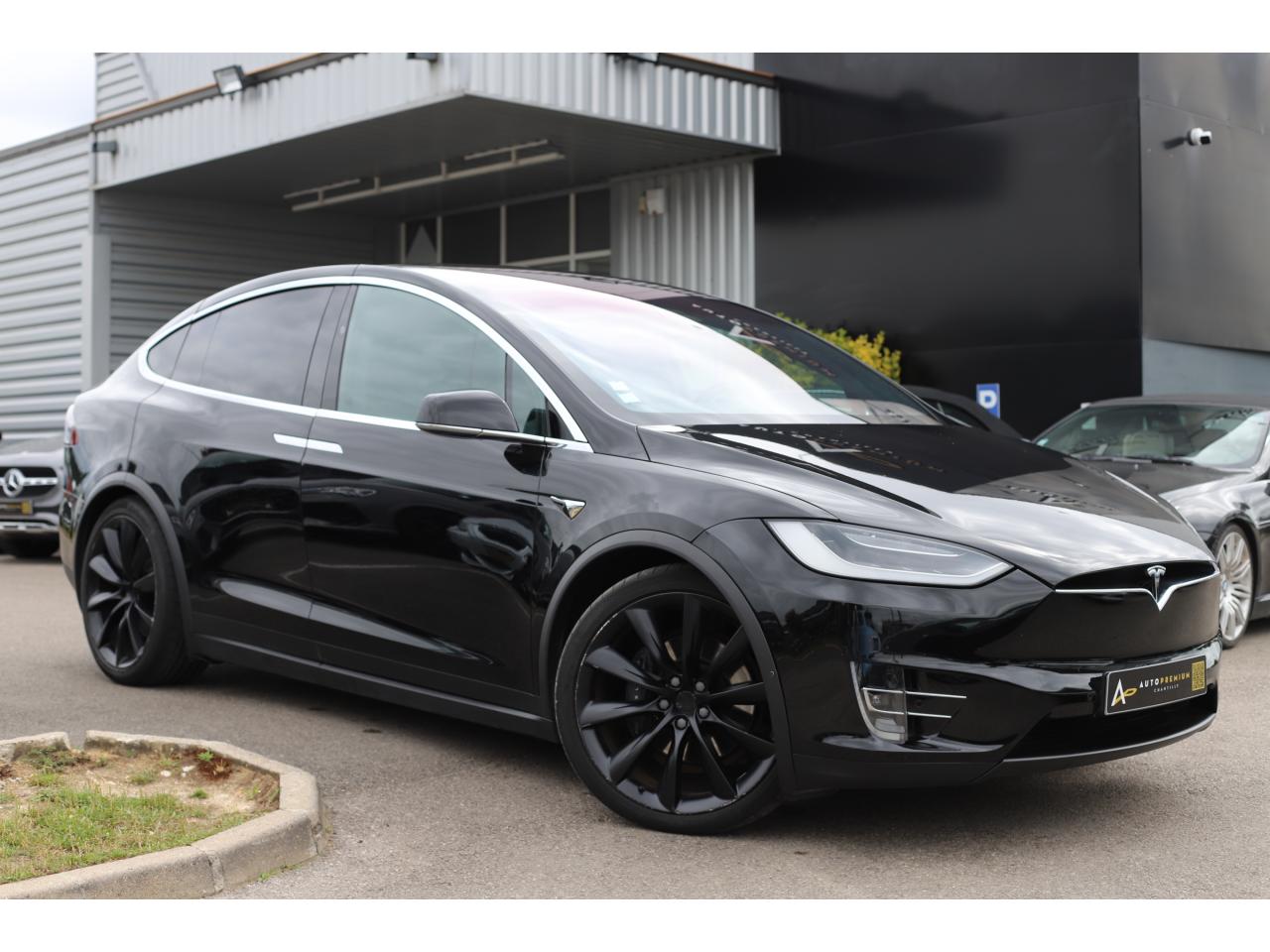 TESLA MODEL X
