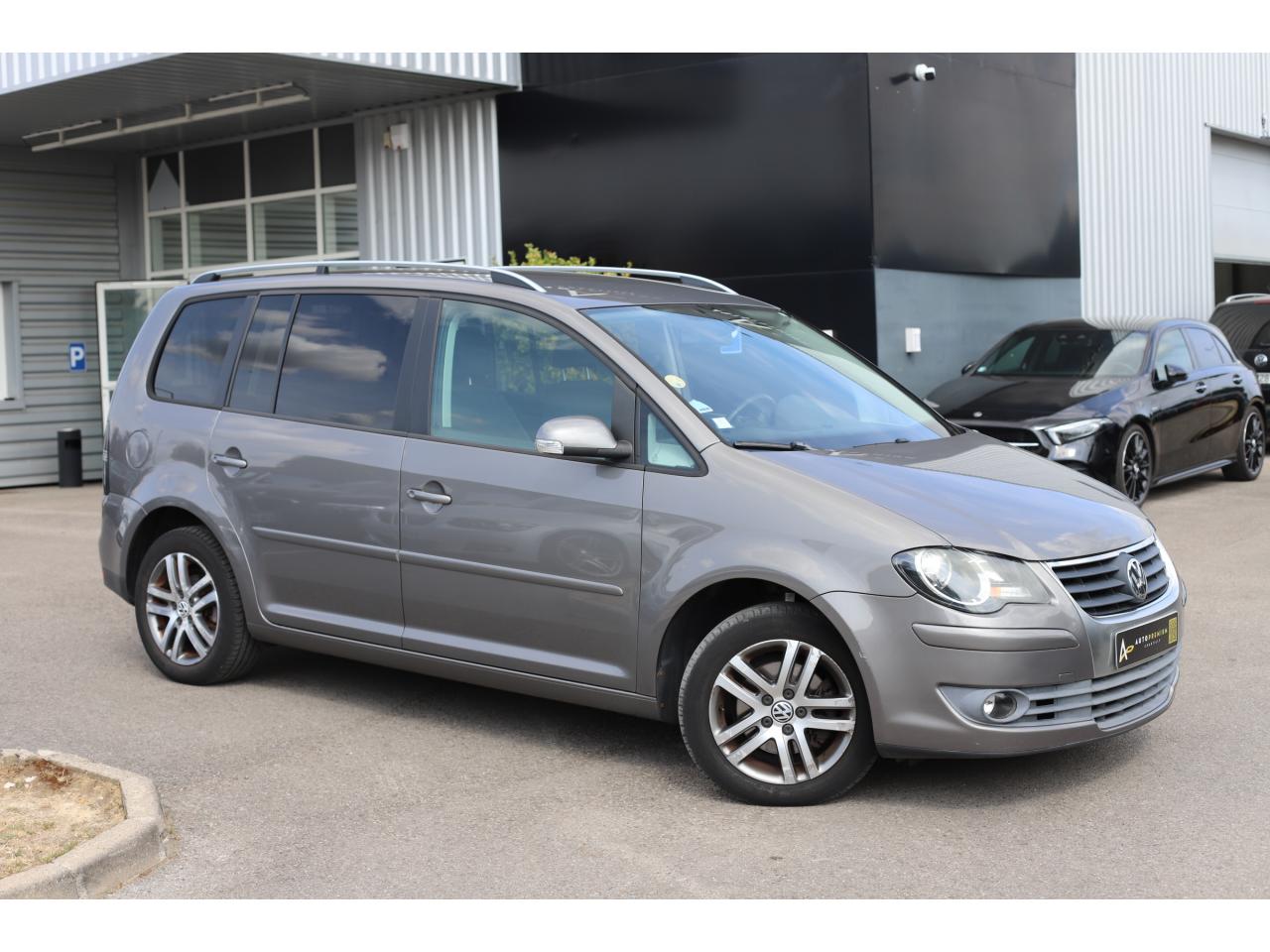 VOLKSWAGEN TOURAN 2.0 16V TDI - 140 - BV DSG 6  Confortline PHASE 2