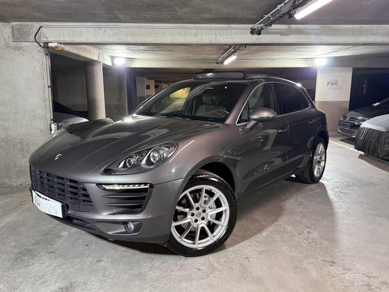 PORSCHE MACAN